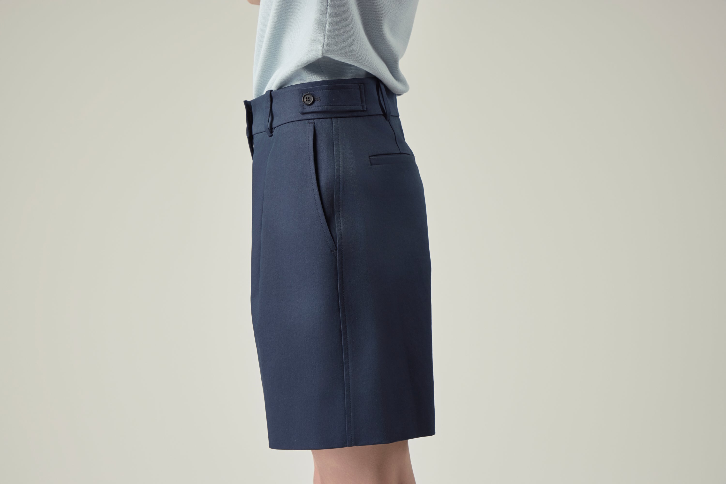 Side tab pleated Shorts