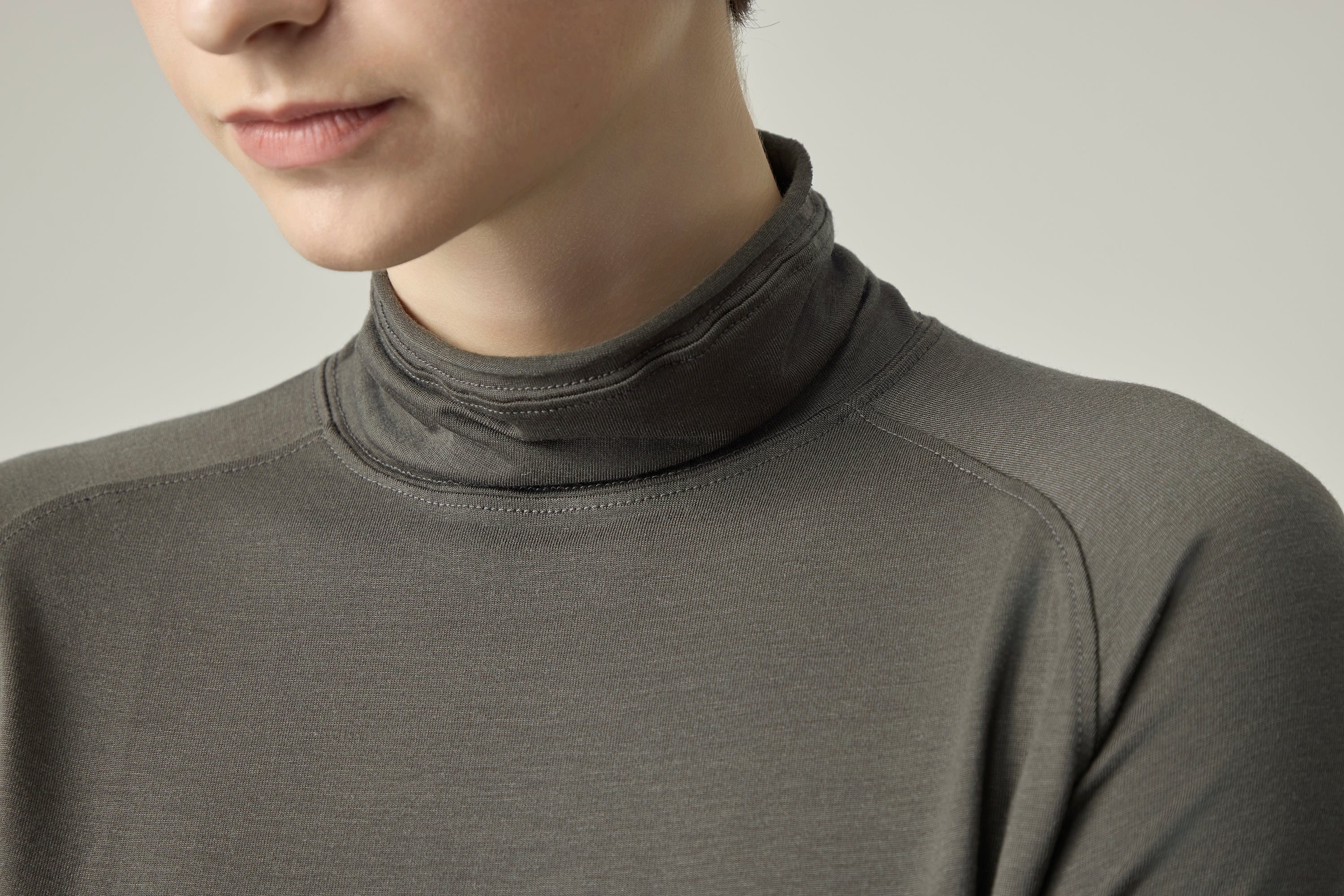 Essential High-neck _ Charcoal