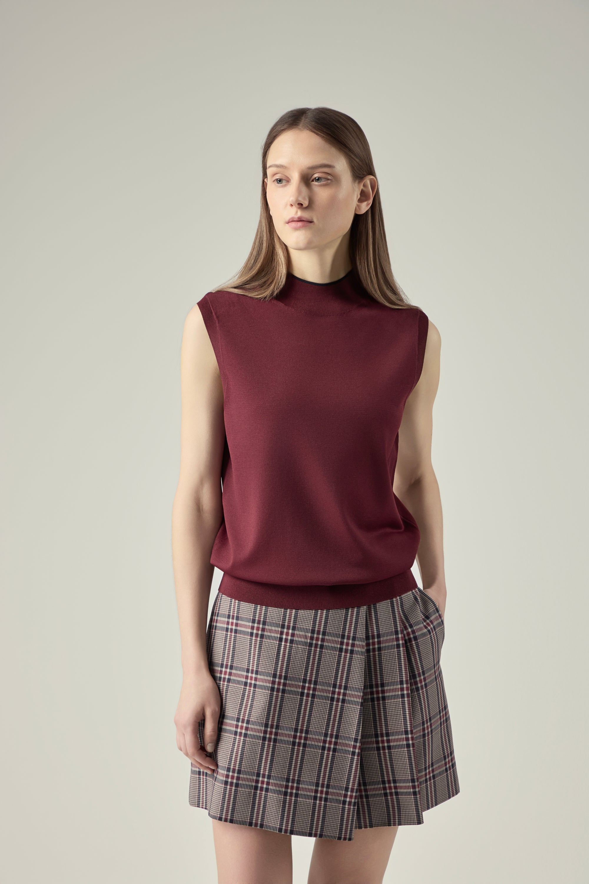 Mock-neck Vest _ Deep merlot